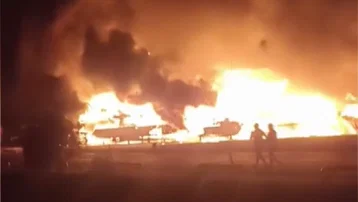 Antalya'da balıkçı barınağında yangın. 20’den fazla tekne kül oldu