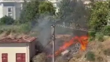 Trafo patladı, kuru otlar tutuştu