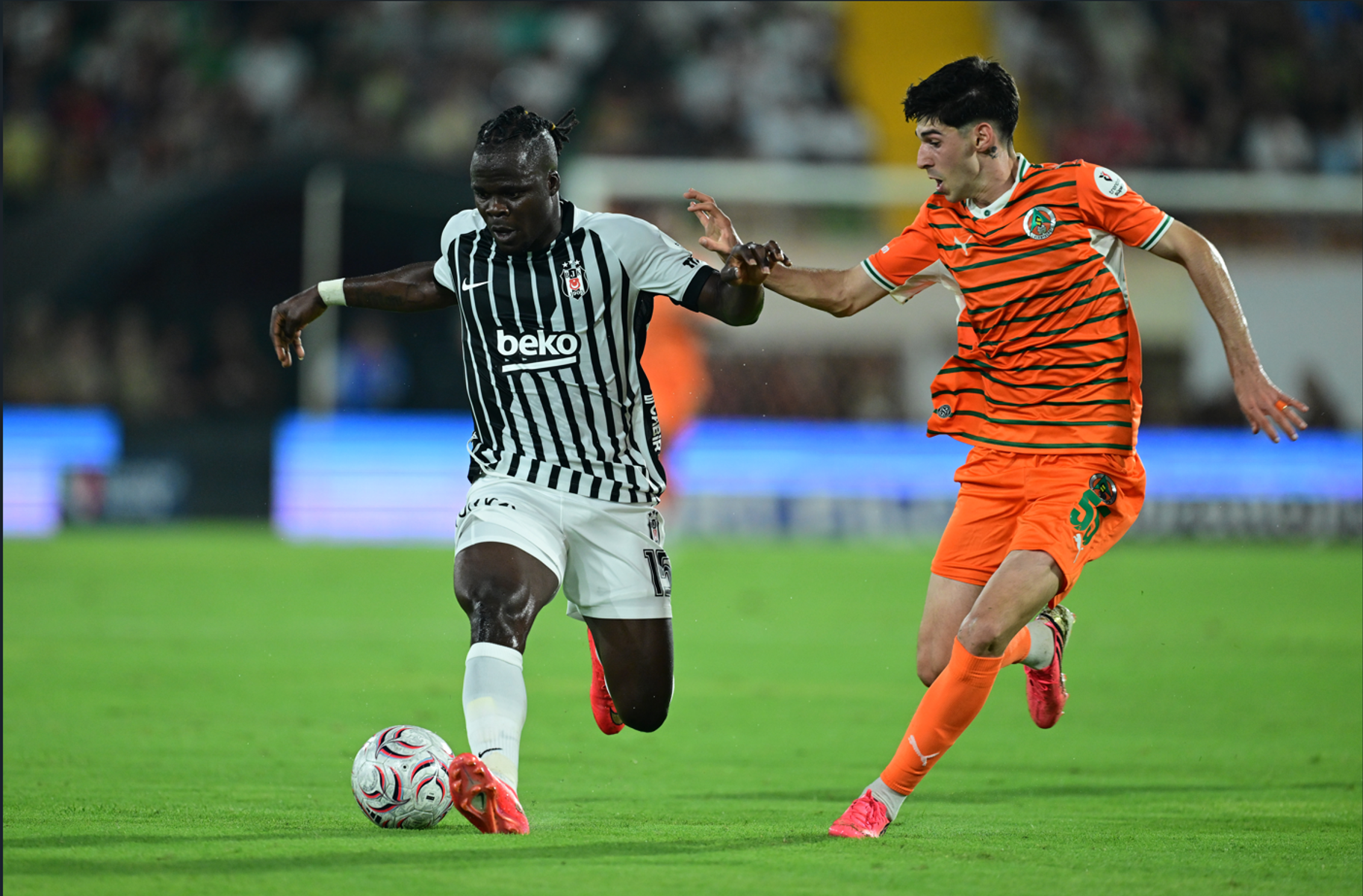 Beşiktaş, Ümit Akdağ'ı transfer etti