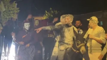 Düğünde eşeğe bindirdiler, un ve yumurtaya buladılar