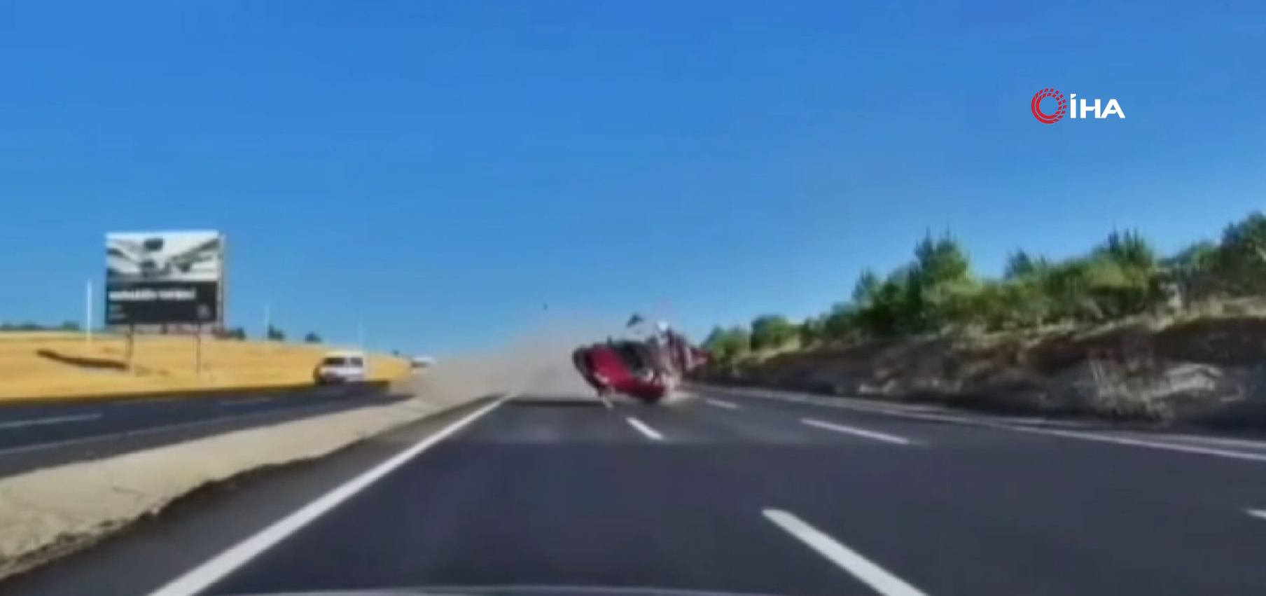 Ankara'da karşı şeride geçen otomobil 2 araca çarptı; 1 ölü, 7 yaralı