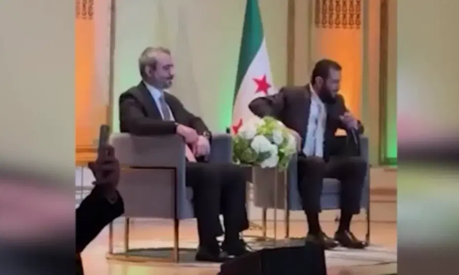 Ahmed Şara'nın koltuk değişimi alkış aldı
