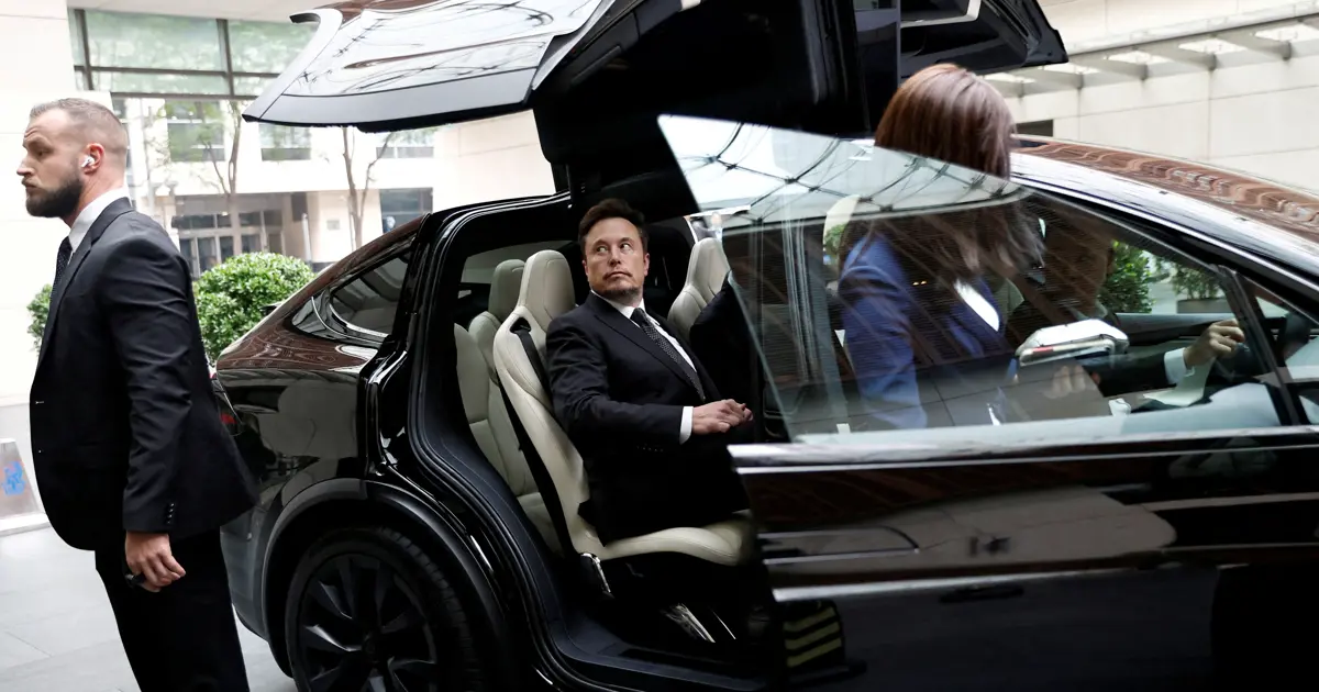 Elon Musk'tan Tesla'da "neşeli" değişiklik