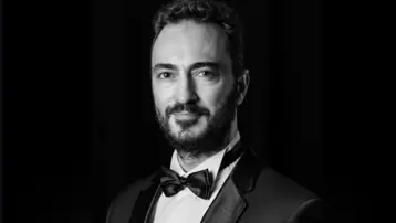 Devlet opera sanatçısının acı ölümü. Emrah Erdem Gedik balkondan düşerek hayatını kaybetti