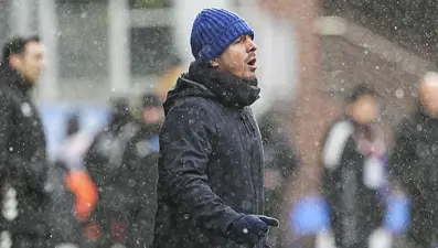 Emre Belözoğlu, maç sonu öğrencisinin biletini kesti. "Beklentimizin altında, karar alabiliriz"