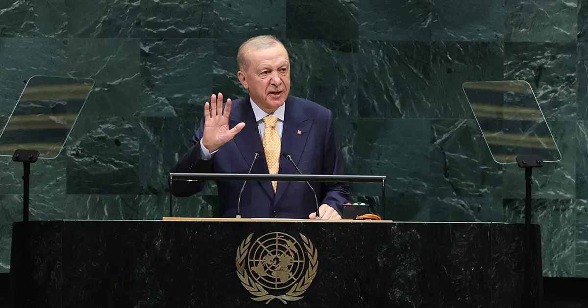 Cumhurbaşkanı Erdoğan BM'de şiir okudu, İran heyeti ayakta alkışladı