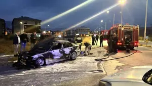 Erzincan'da seyir halindeki araçta yangın