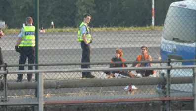 Almanya'da bir ilk: Aktivistlere 400 bin euro para cezası