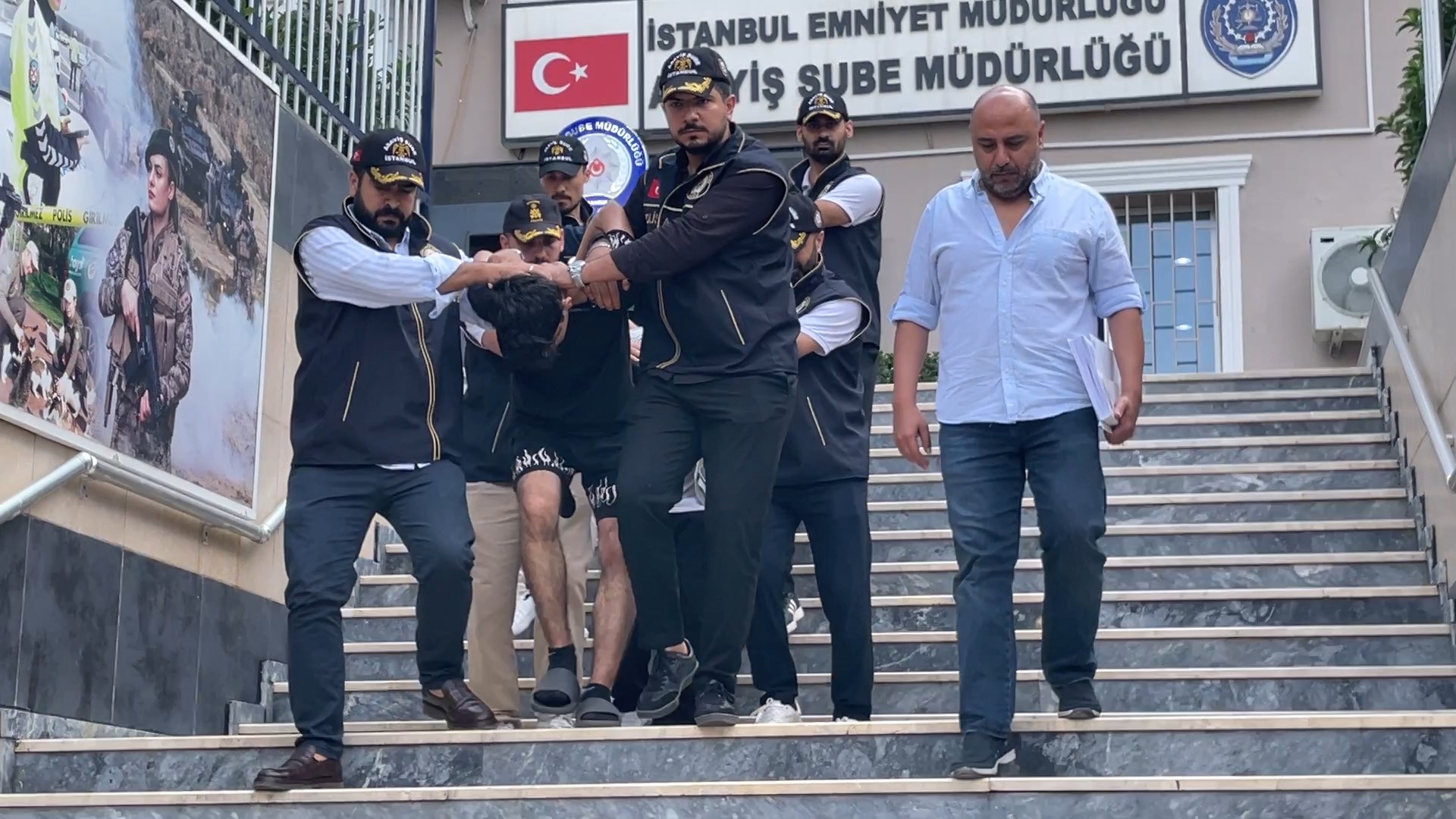 Fatih'teki bıçaklı kavgada 19 yaşındaki genç öldü: 10 gözaltı