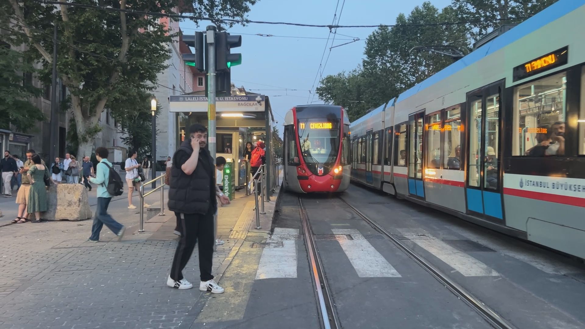 İstanbul'da acı olay. Raylara düşen çocuk tramvayın altında kaldı
