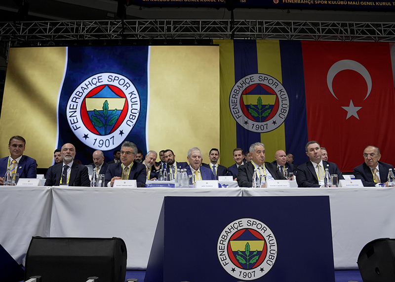 Fenerbahçe'de tarihi genel kurul. Gerginlik ve dikkat çeken sözler