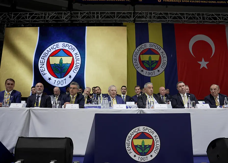 Fenerbahçe'de tarihi genel kurul. Gerginlik ve dikkat çeken sözler