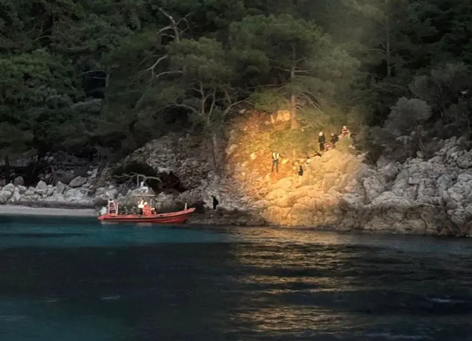 Koyda mahsur kalan göçmenler kurtarıldı