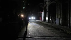 Küba'da elektrik şebekesi yine çöktü. Beş eyalet karanlıkta kaldı Küba'da elektrik şebekesi yine çöktü. Beş eyalet karanlıkta kaldı