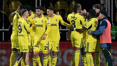 "Sahaya çıktığına şükretsin" Fenerbahçe'nin zaferi sonrası büyük övgünün yanında tek bir isme sert uyarı!