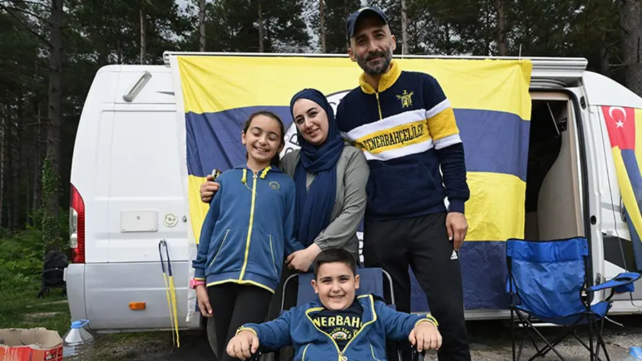 Fenerbahçe aşkı mesafe ve mekan tanımadı, 1280 rakımlı yaylada kamp kurdular
