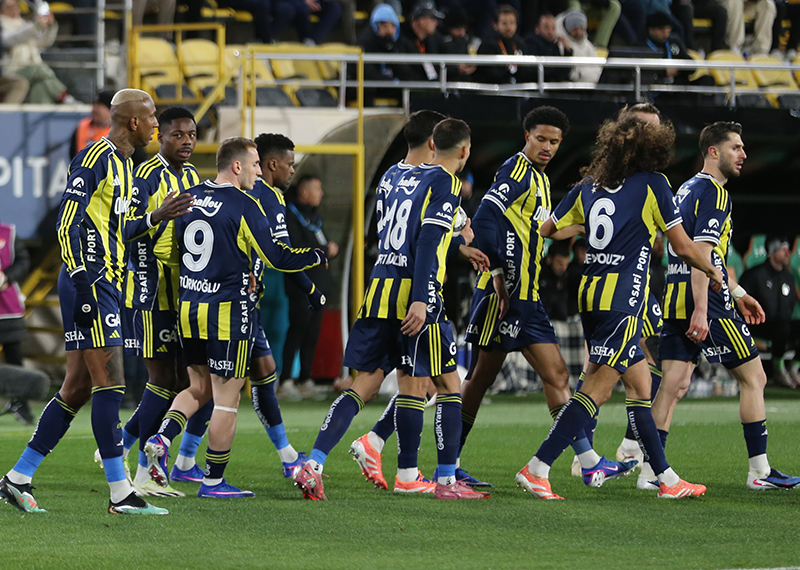 Fenerbahçe, Alanya'da geri döndü ve zirvede fark 1'e indi