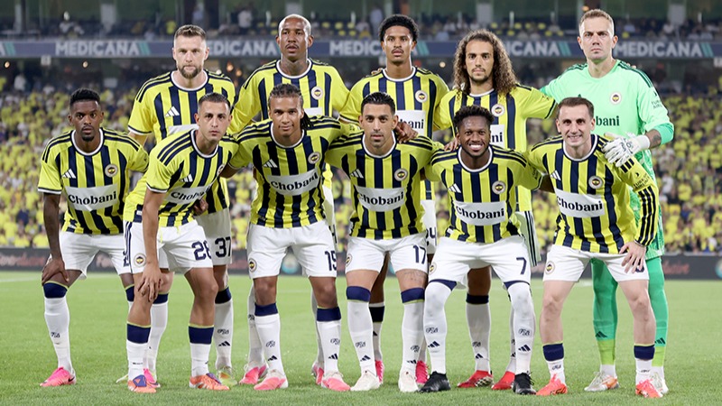 Ayrılık iddiası vardı, kararını resmen açıkladı. "Fenerbahçe'de kalıyorum"