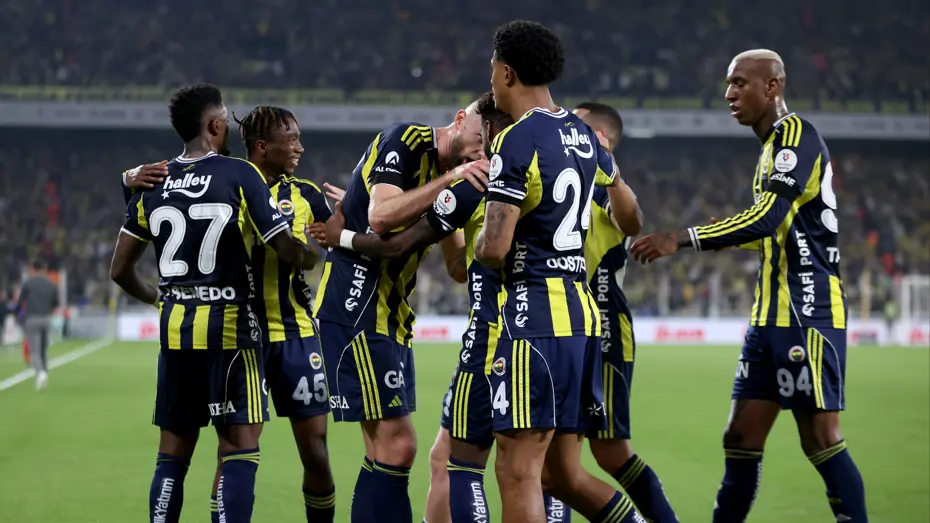 Fenerbahçe farkı yeniden 3'e indirmek için sahada, muhtemel 11