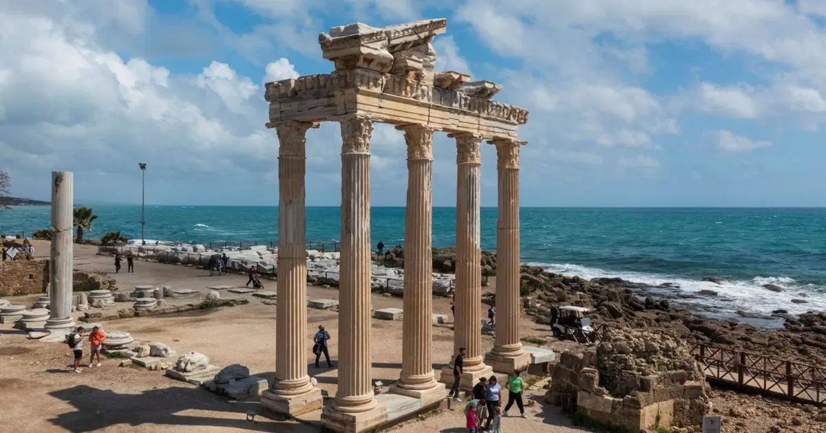 Bakan Ersoy'dan Dünya Turizm Günü mesajı