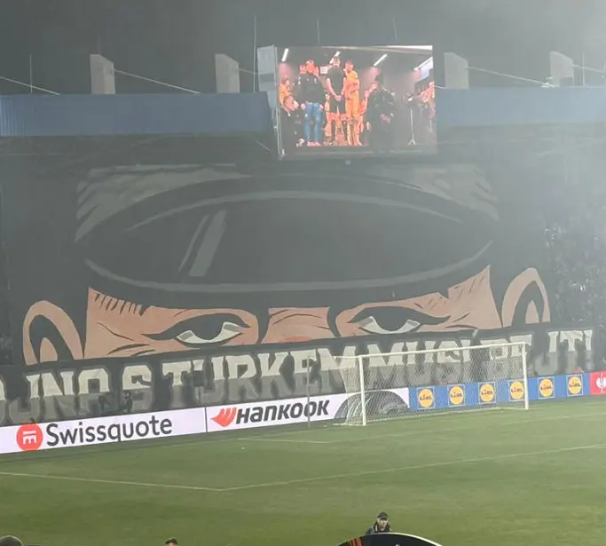 UEFA'dan Fenerbahçe maçındaki ırkçı pankarta ceza