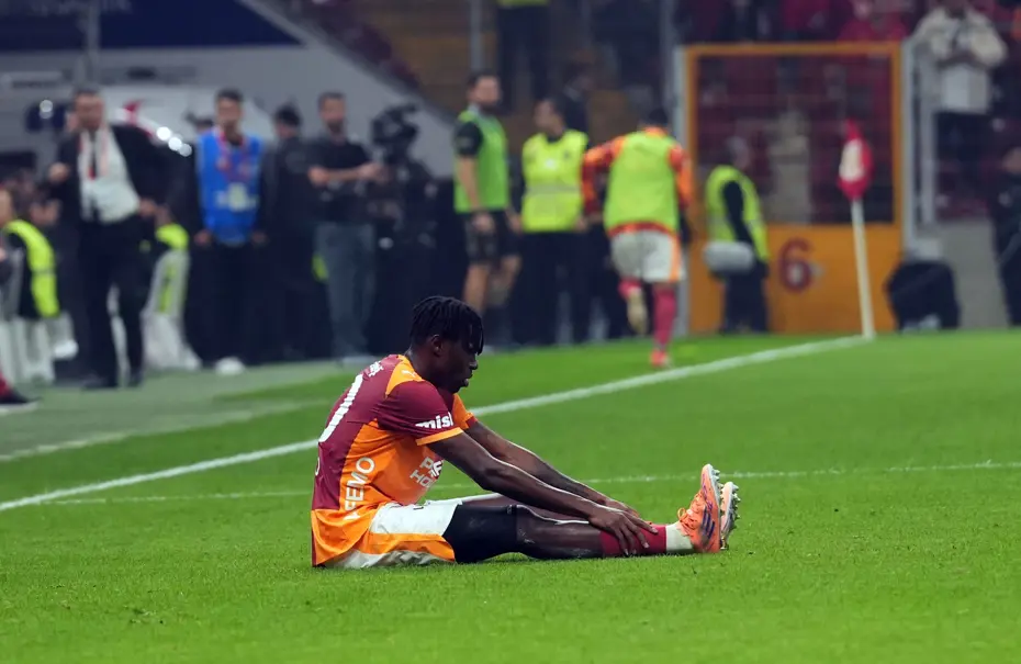 Galatasaray'da Wilfried Singo sakatlandı
