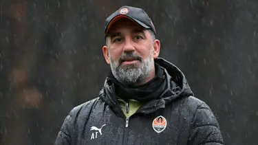 Arda Turan, 16 saatlik yolculuğun ardından dünya liderlerine seslendi: "Geldiğimde bombalar patlıyordu"