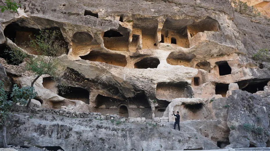 Yıllardır yasaklı bölgedeydi. '7 katlı apartman mağara' 