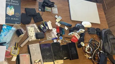 Çantadan kopya düzeneği çıktı, öğretmen gözaltına alındı