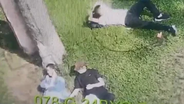 Gezi Parkı'nda uyuyan kişinin telefonunu sürünerek çalan şüpheli yakalandı