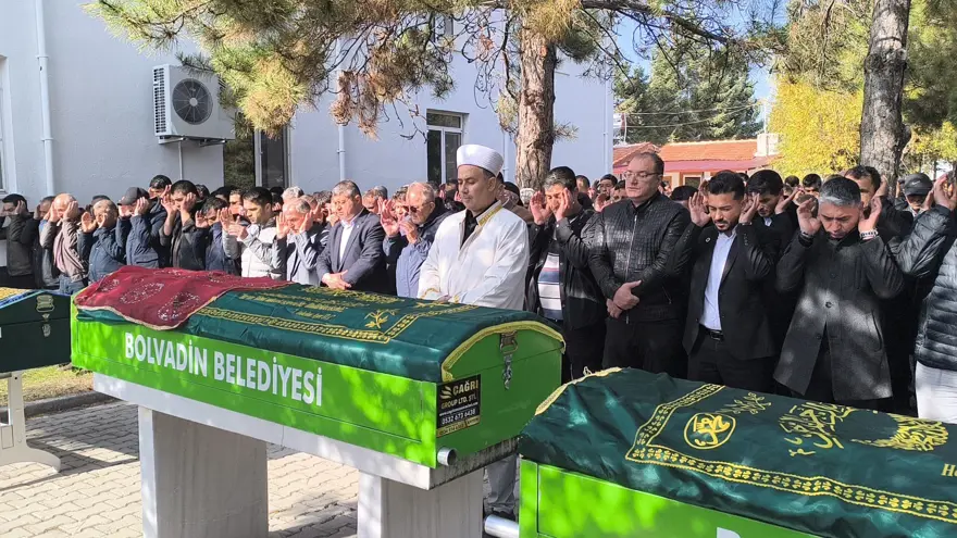 ANNE İLE İKİ ÇOCUĞU TOPRAĞA VERİLDİ 8