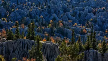 Giden Gelmez Dağları'nın öldüren uçurumları. Derinlikleri 100 metreyi buluyor