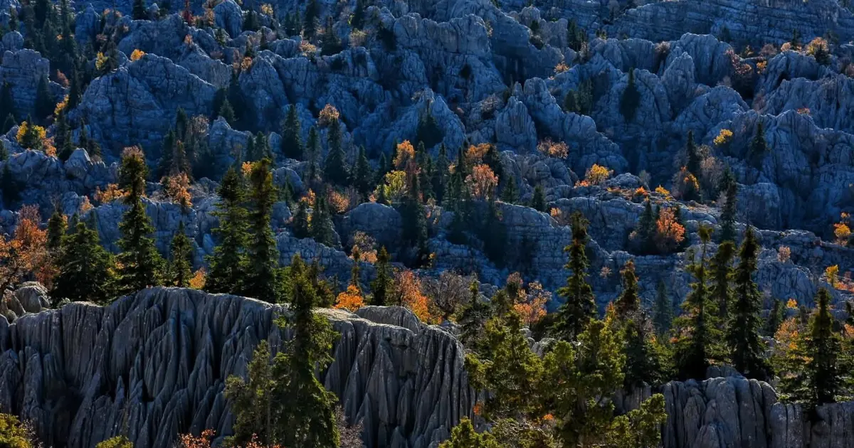 Giden Gelmez Dağları'nın öldüren uçurumları. Derinlikleri 100 metreyi buluyor