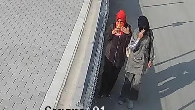 Tanınmamak için yüzlerini eşarpla gizlediler. 5 daireyi soyup 755 bin liralık vurgun yaptılar