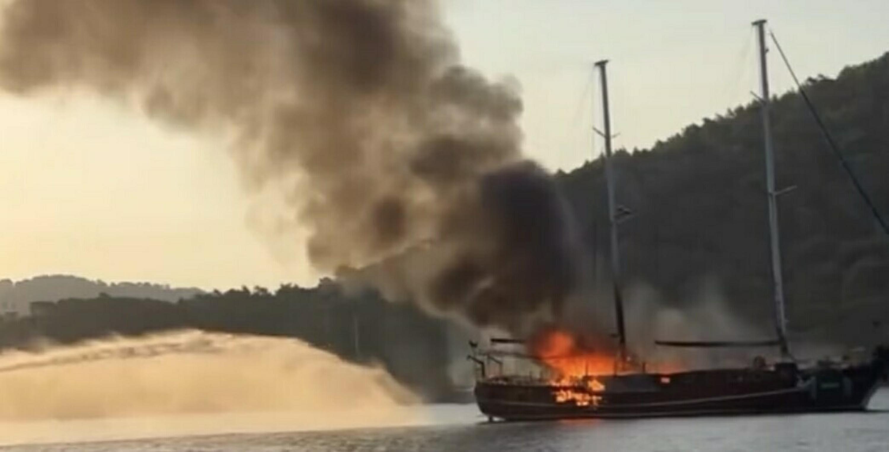 Göcek açıklarında tekne yangını. Yolcular tahliye edildi