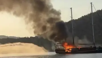 Göcek açıklarında tekne yangını. Yolcular tahliye edildi