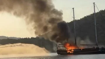 Göcek açıklarında tekne yangını. Yolcular tahliye edildi