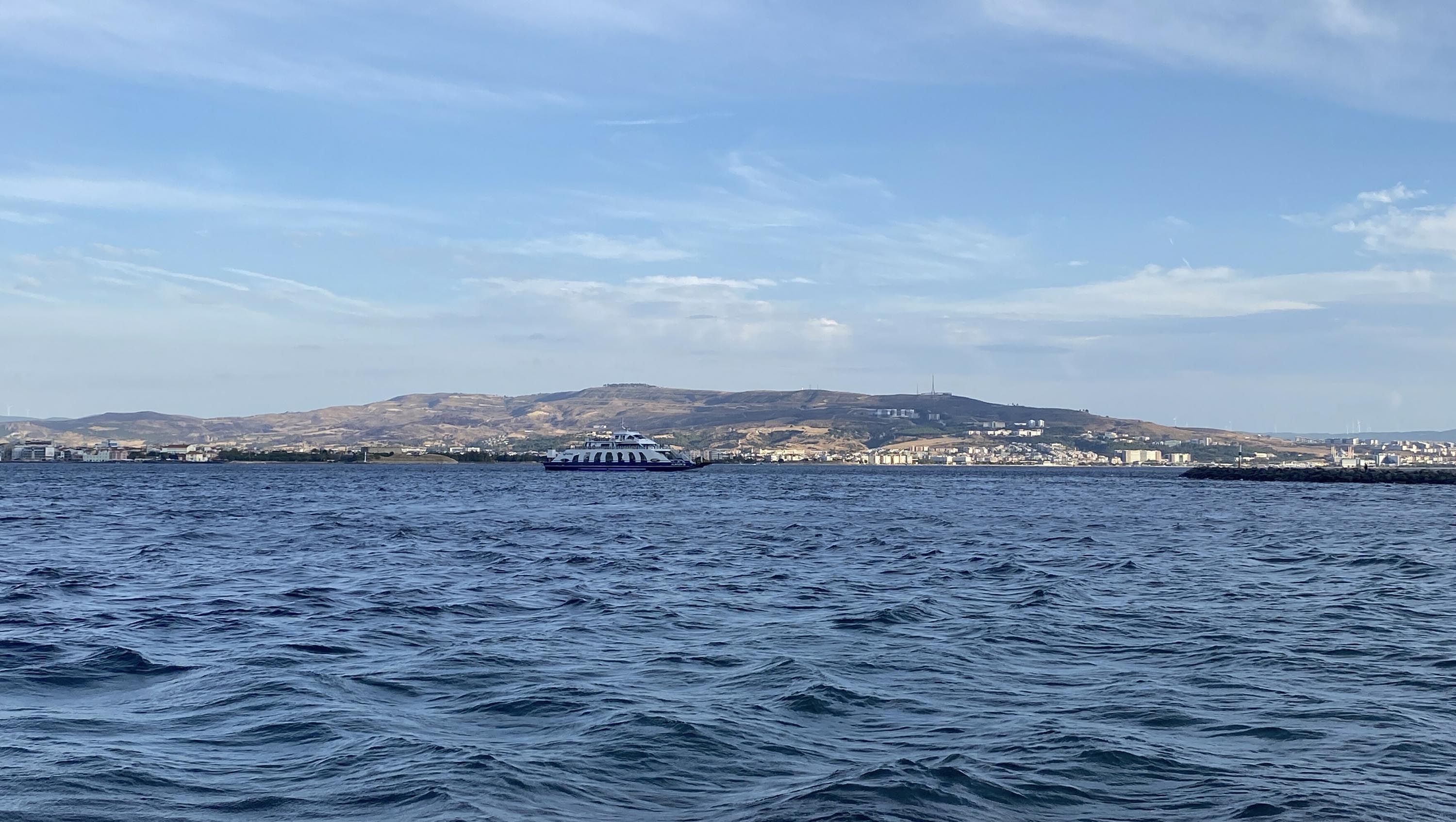 Kabatepe-Gökçeada feribot seferlerinden bazıları hava koşulları nedeniyle iptal edildi