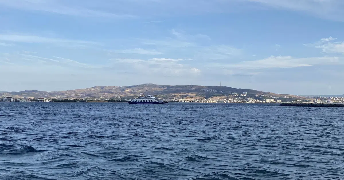 Gökçeada feribot seferlerine fırtına engeli