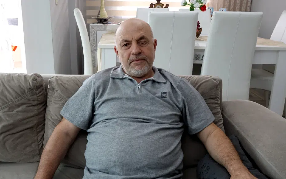 Gözlükten kurtulmak istedi, akıllı lens taktırdı. Gözünü tamamen kaybetti