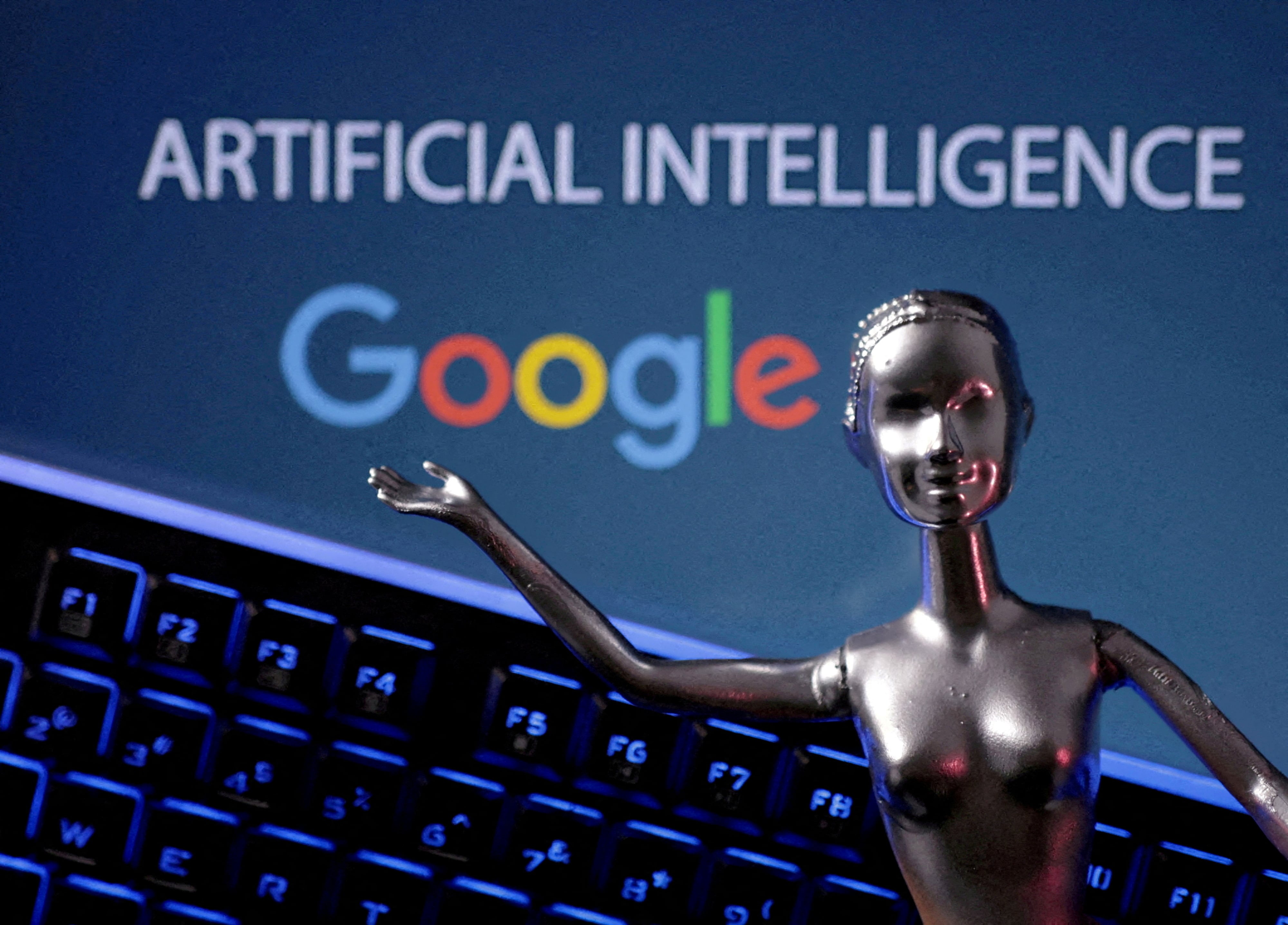 Google yapay zeka yarışında geriye mi düşüyor? CEO Pichai'den iddialara yanıt haber görseli