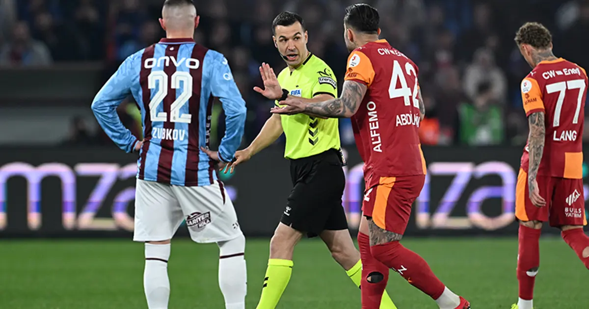 Trabzonspor-Gaalatasaray maçı bitti, ortalık karıştı. Kavga ve kırmızı kart