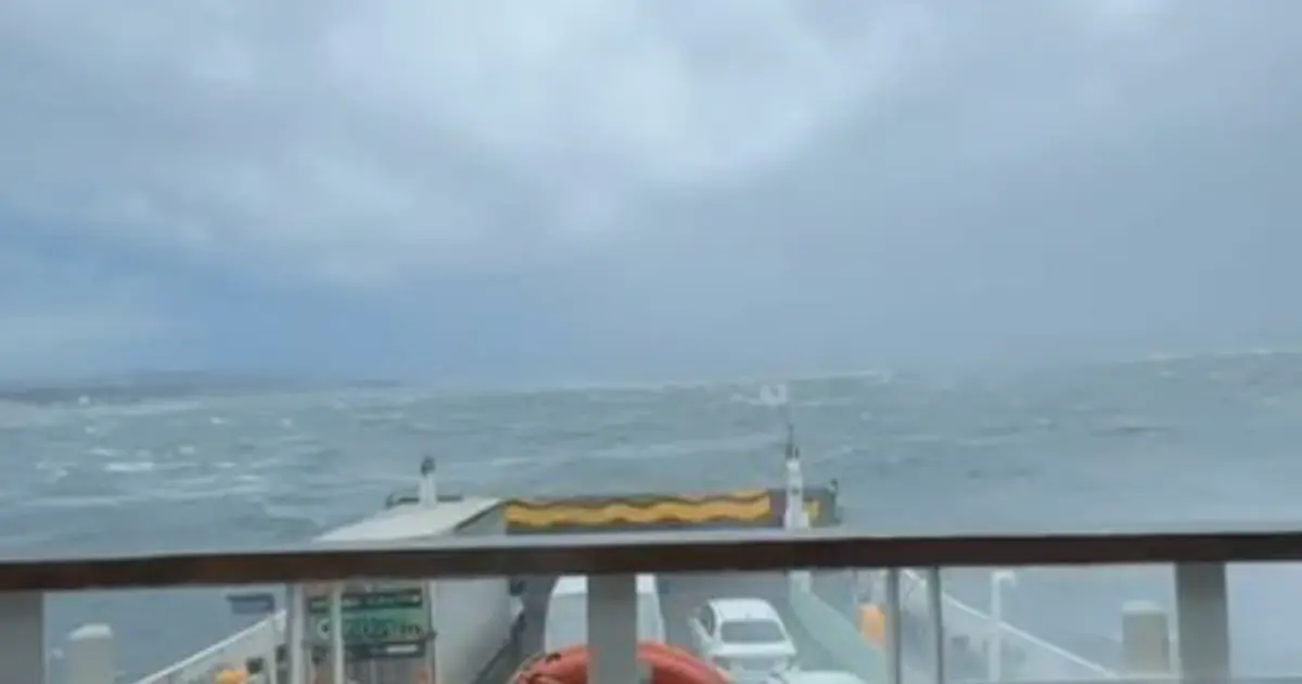 Arabalı feribot sürükleniyor. Kocaeli'de çok sayıda yolcu denizde mahsur kaldı