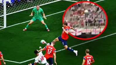 Dünya Kupası'nda gözden kaçan olay. Norveç-İngiltere maçında top, kabloya çarptı ama gol verildi