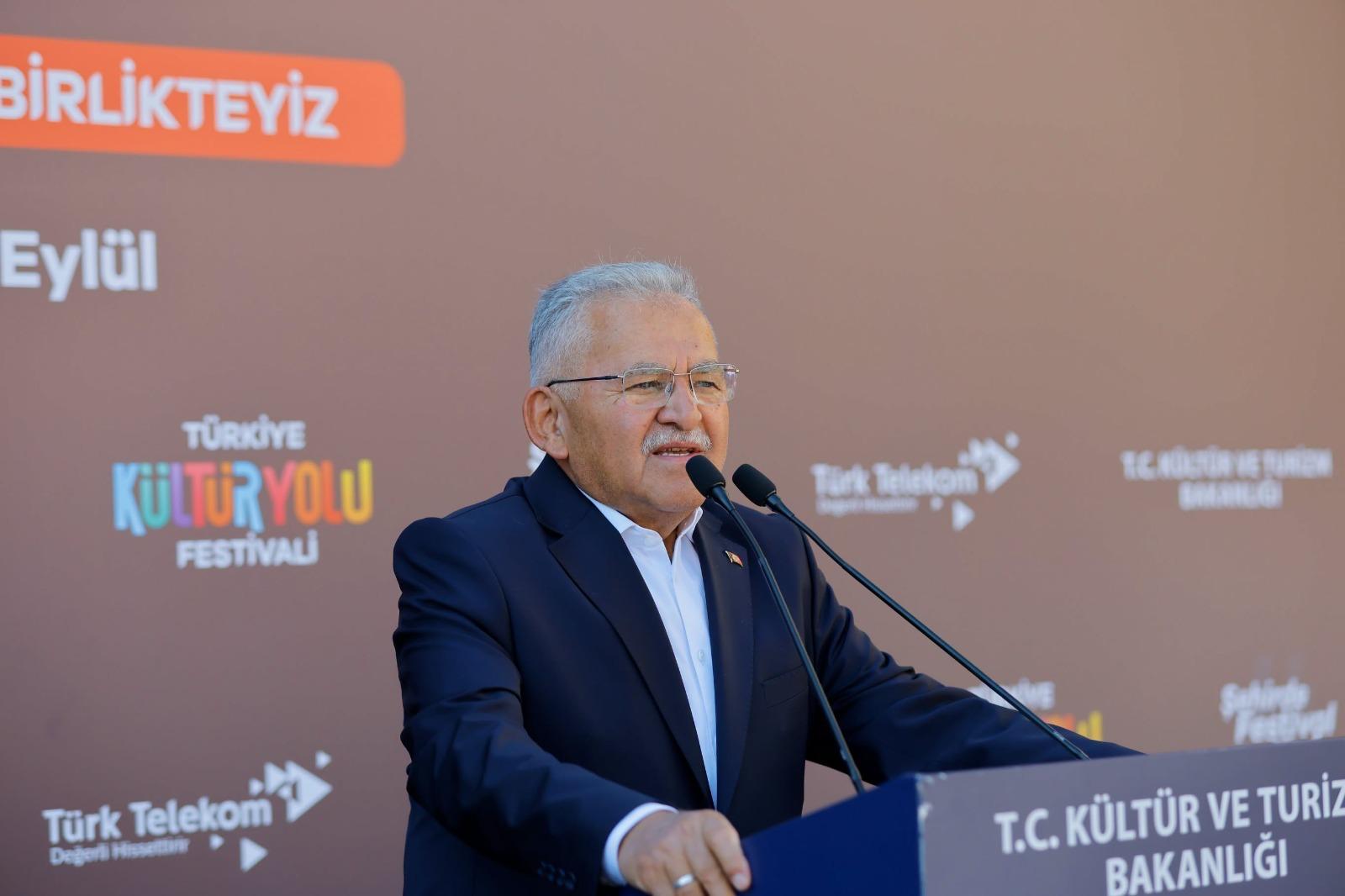 Kayseri Belediye Başkanı Büyükkılıç'tan Bakan Ersoy'a "Kayseri Kültür Yolu Festivali" teşekkürü 