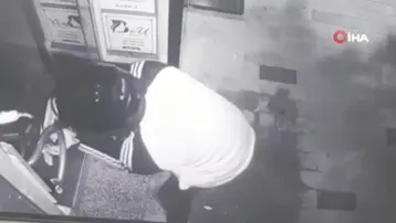 İş merkezi girişine el bombası. Polis alarma geçti