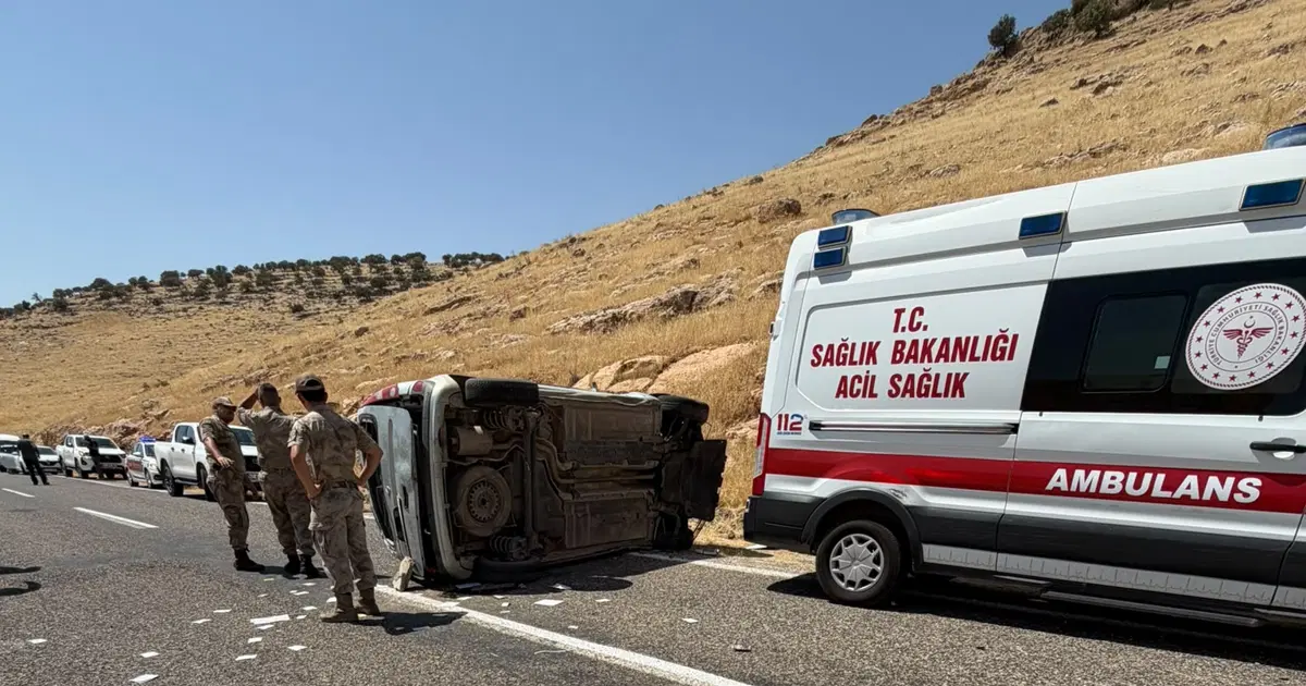 Nusaybin’de hafif ticari araç takla attı. 16 yaşındaki Ömer öldü