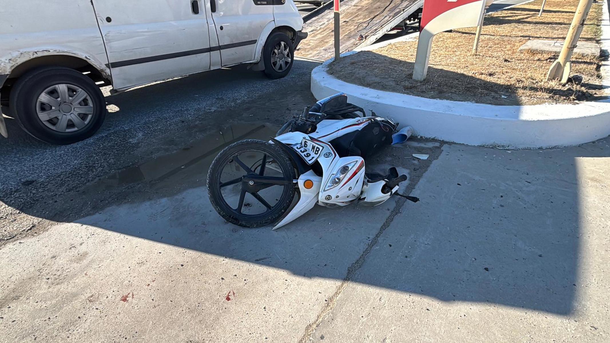 Bursa'da minibüsün çarptığı motosikletteki 2 kişi yaralandı