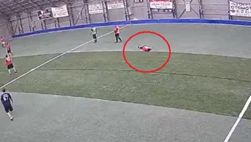 Halı sahada kalp krizi geçiren sağlık çalışanı kurtarılamadı