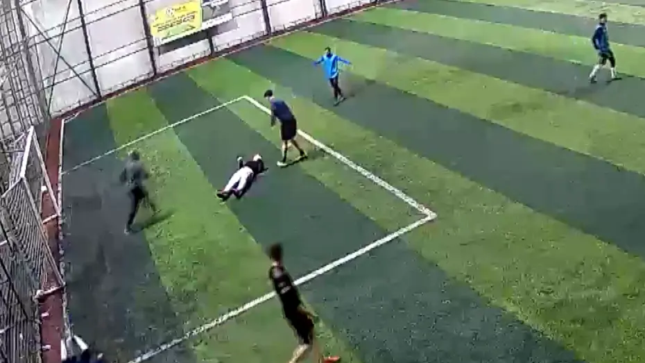 Halı sahada hayatını kaybetti 